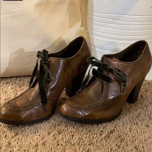 Born Vintage Style Oxford Heels Velvet Lace Sz. 9